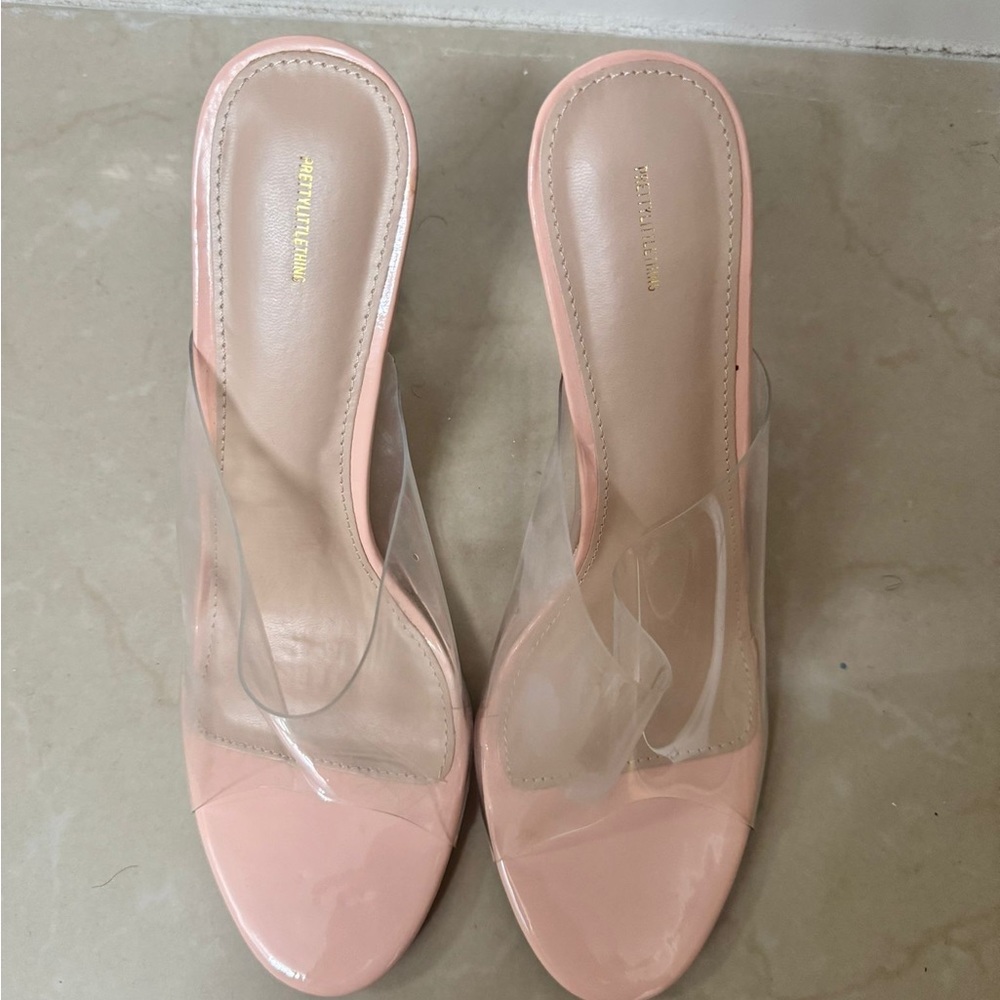 Heel nude color never worn